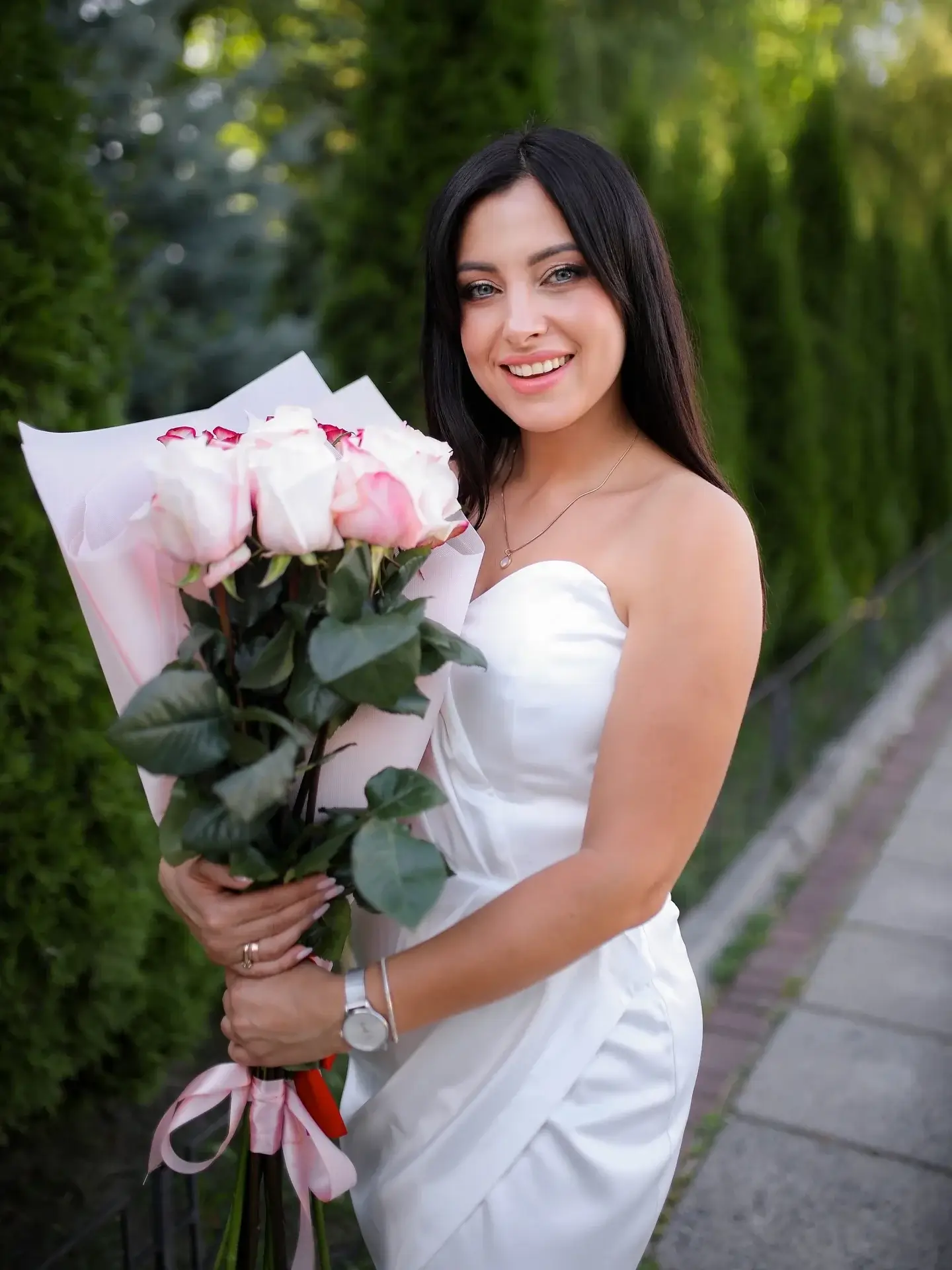 Elegantni wedding portreti mladenaca u prirodi