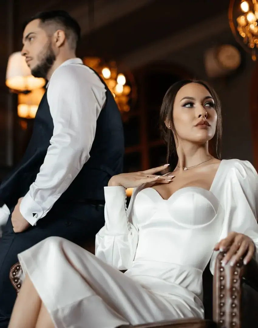 Fotografisanje venčanja - mladenci prvi ples u restoranu